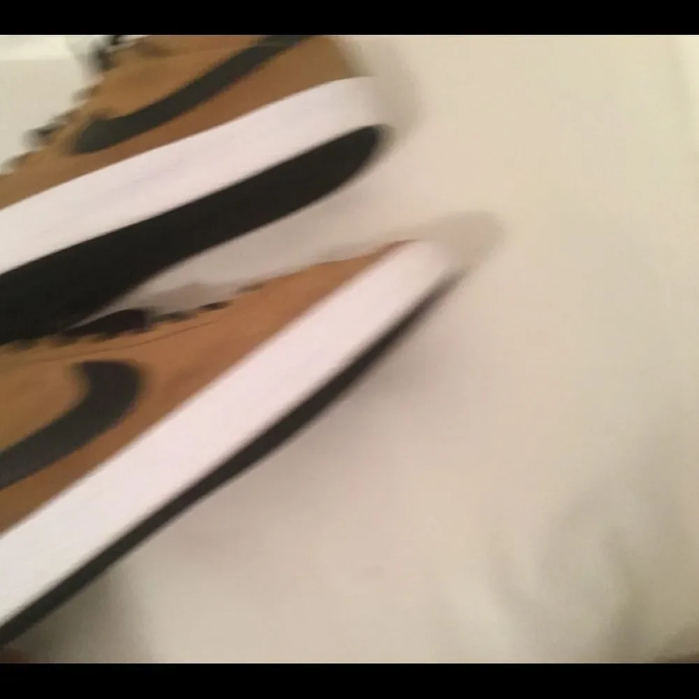 NIKE  SB 877045-201 Size US 10 Fashion sneaker